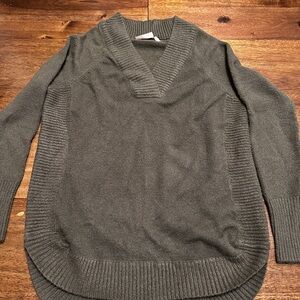 RD Style Green V-Neck Sweater with Relaxed Fit